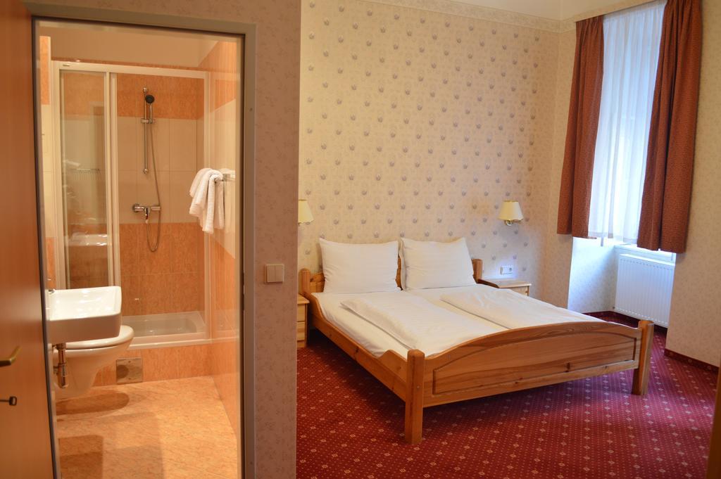 Hotel Pension Walzerstadt Vienna Bilik gambar