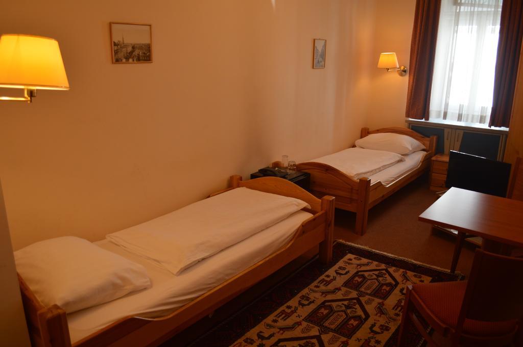 Hotel Pension Walzerstadt Vienna Bilik gambar