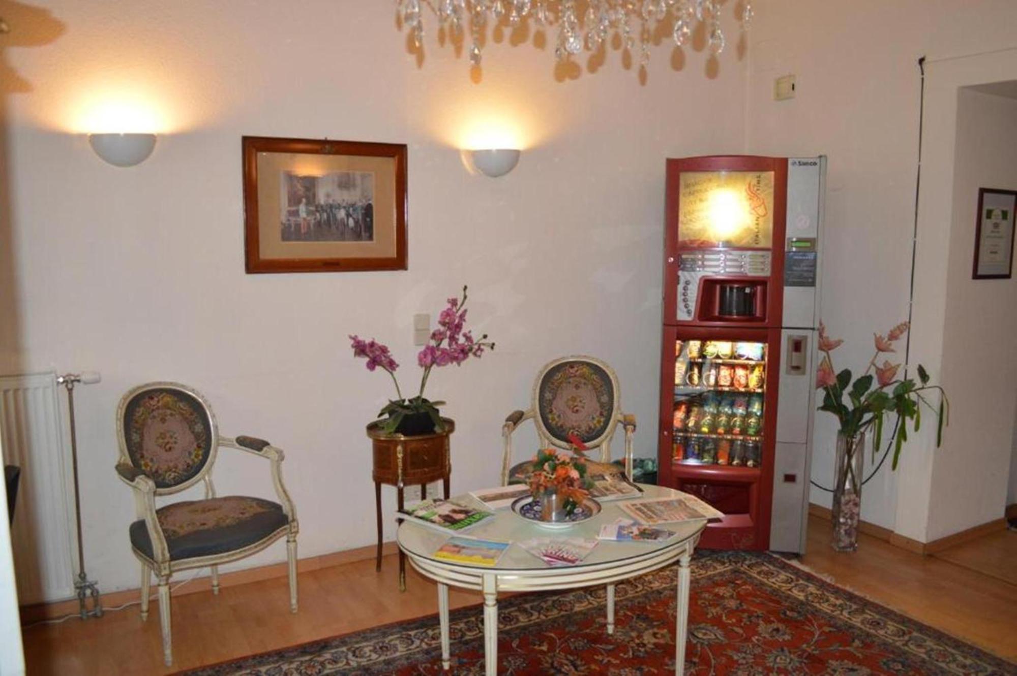 Hotel Pension Walzerstadt Vienna Luaran gambar