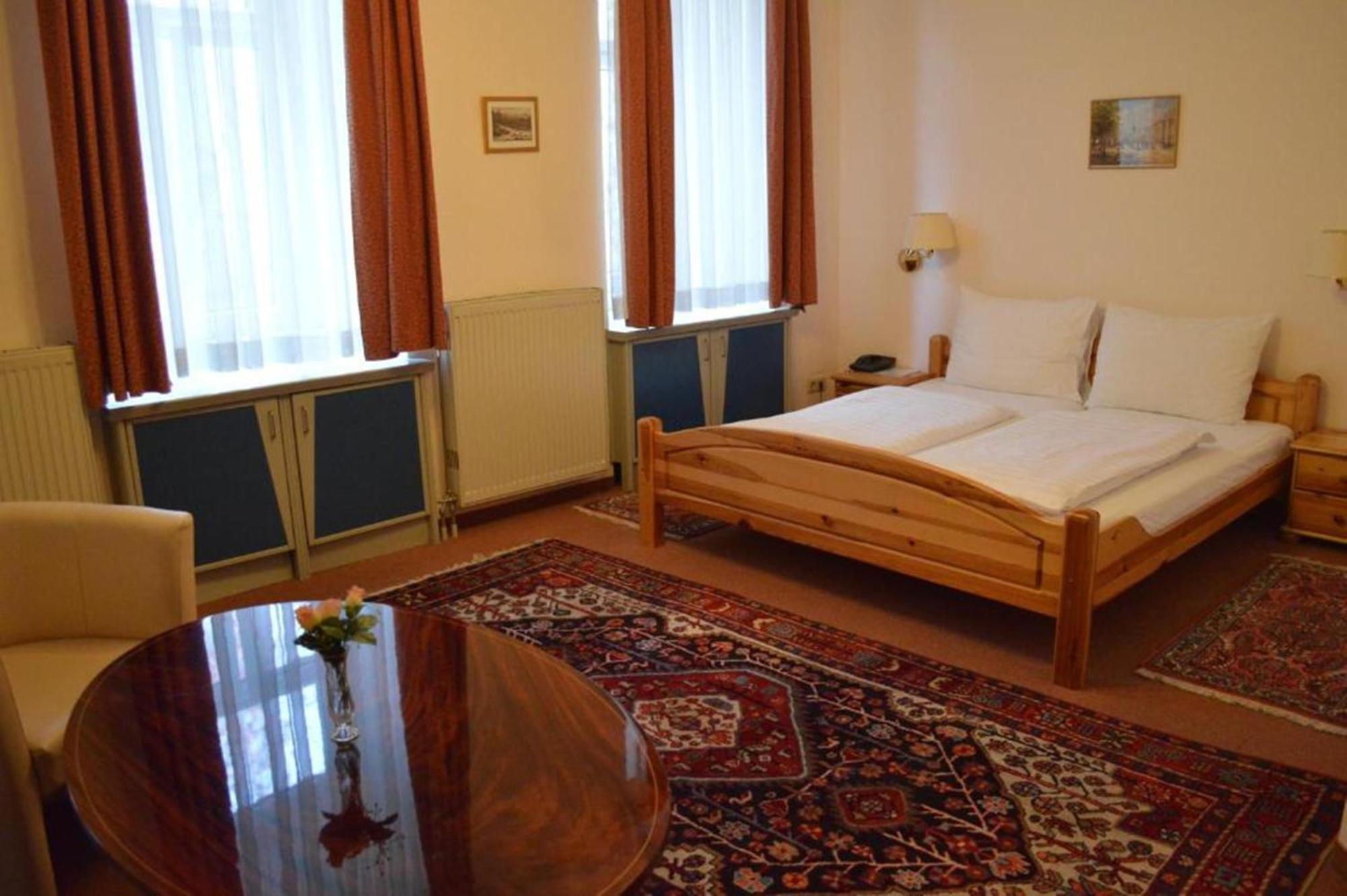 Hotel Pension Walzerstadt Vienna Luaran gambar